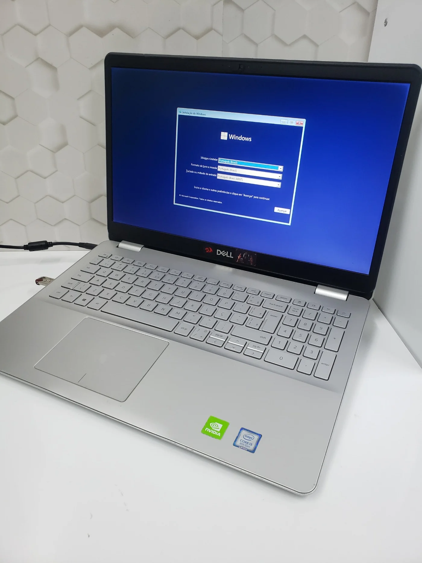 Notebook durante instalação do Windows