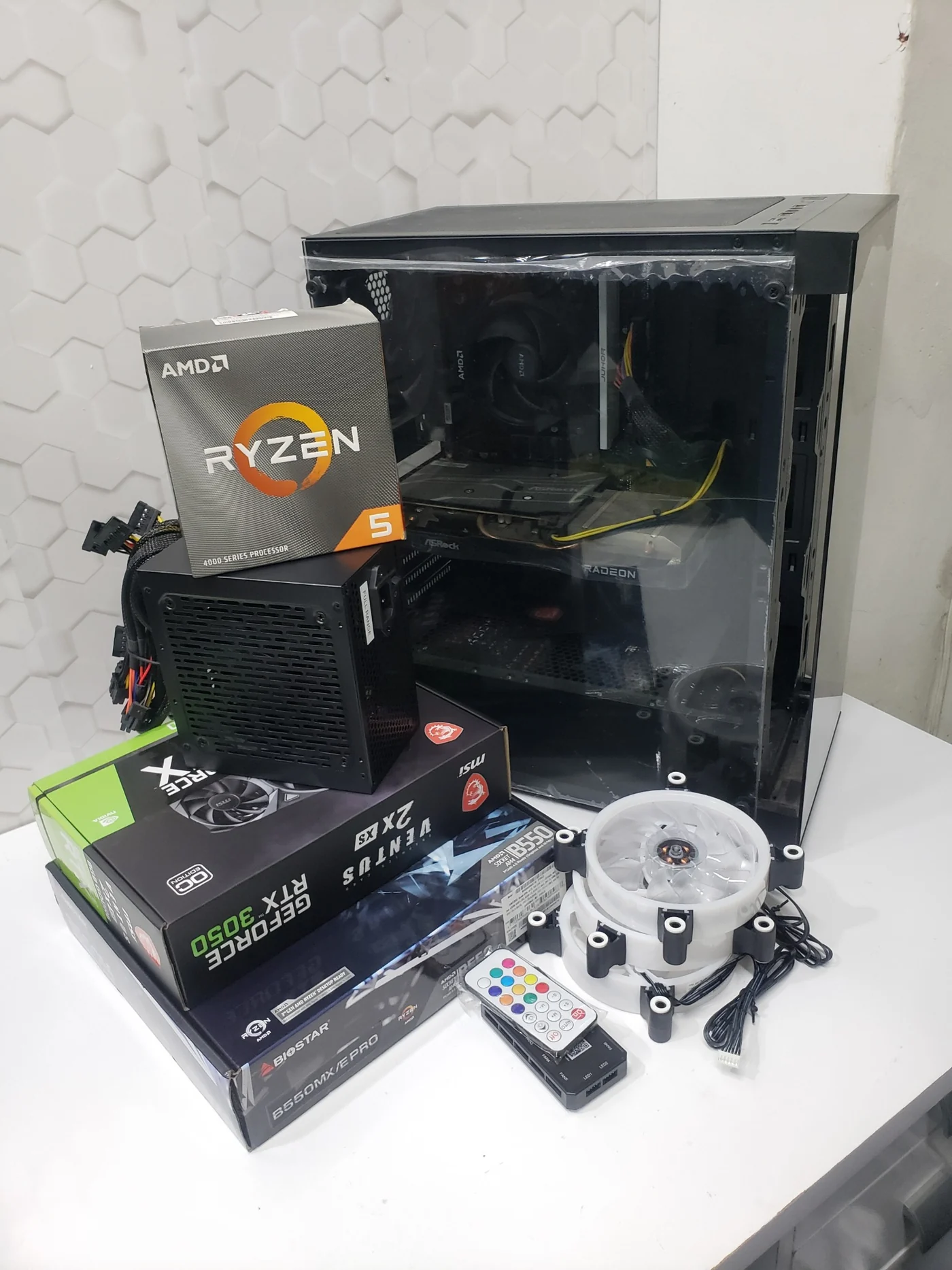 Computador gamer com peças para substituição